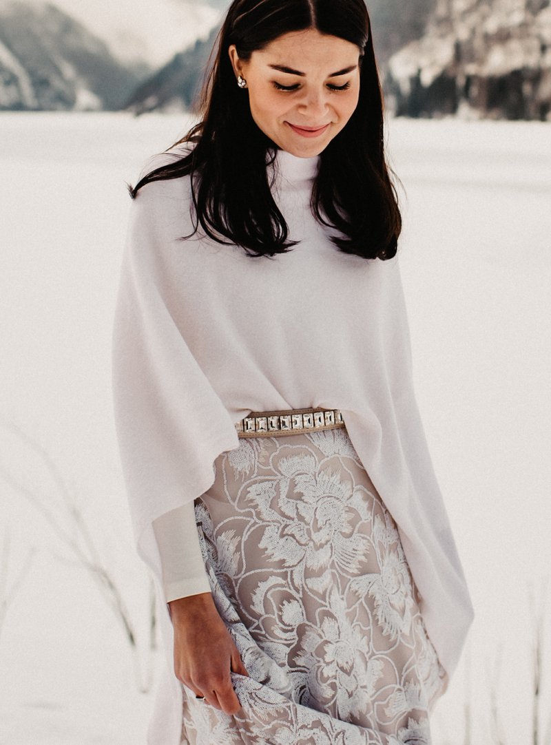 Winterhochzeit Brautkleid mit Strickoberteil
