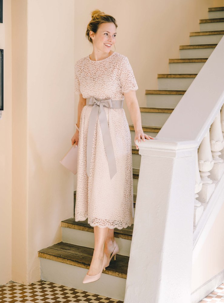 Standesamt Brautkleid für Schwangere mit Brautrock und Brautoberteil aus rosa Spitze
