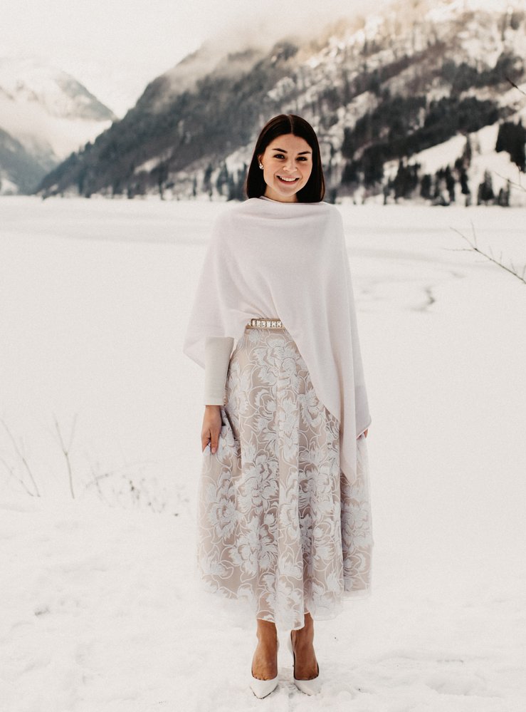 Winterhochzeit Brautkleid mit Strickoberteil