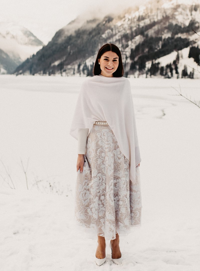 Winterhochzeit Brautkleid mit Strickoberteil